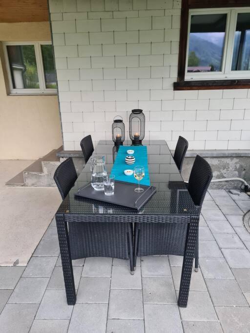 Schones Kleines Studio Mit Sitzplatz, Mitten Im Prattigau Jenaz Exterior foto